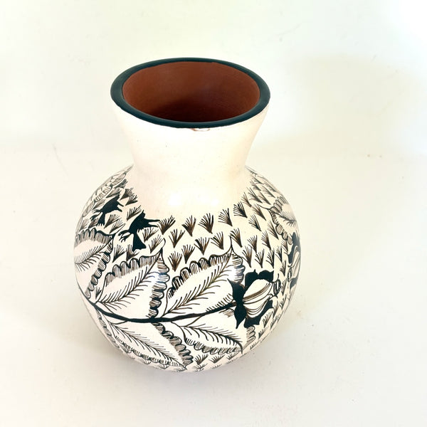 Small Burnished Clay Vase - Huancito