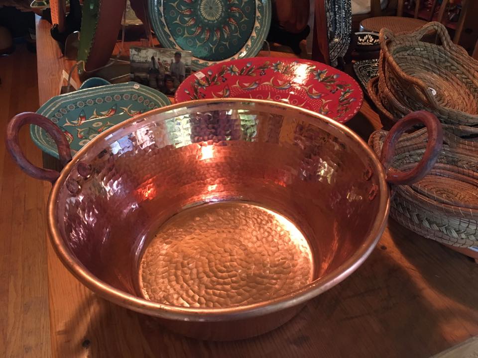 https://mexico-by-hand.myshopify.com/cdn/shop/products/cazowithpottery_1024x1024.jpg?v=1611941357